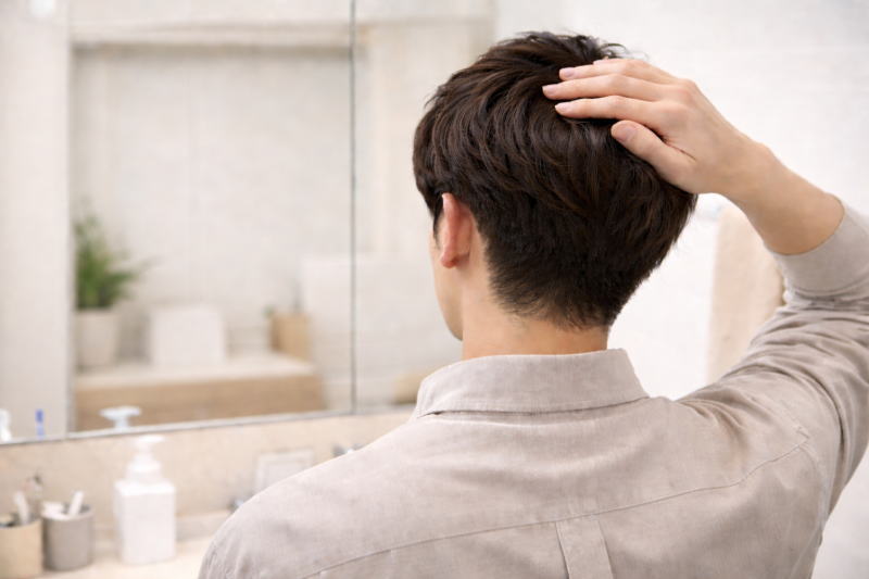 ツーブロックで後ろをかぶせる髪型の正解とは！自然に見せるコツと失敗しない判断基準！