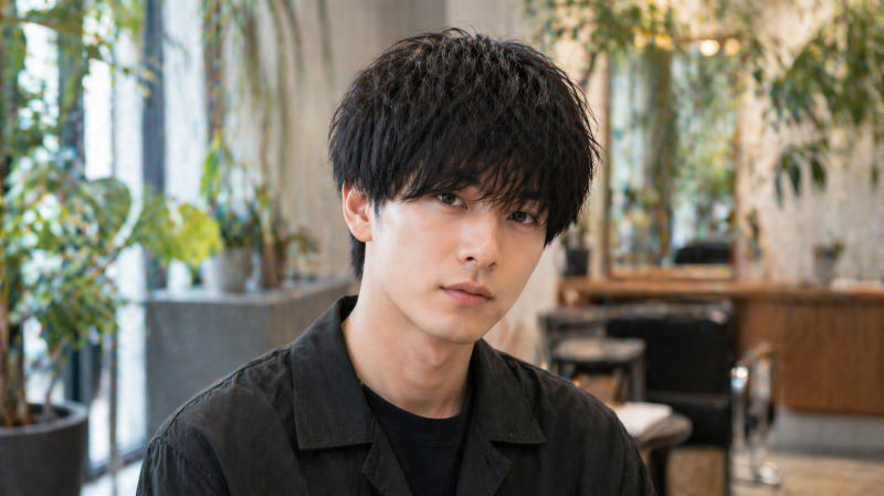かぶせて魅せる！目元を印象づける[かぶせバング系]マッシュヘア！