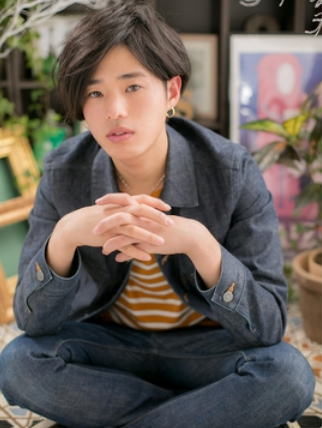 メンズ 耳かけヘア ミディアムで顔周りがスッキリ 軟毛メンズ髪型 ２５歳以上の出来る男の大人ヘアスタイル